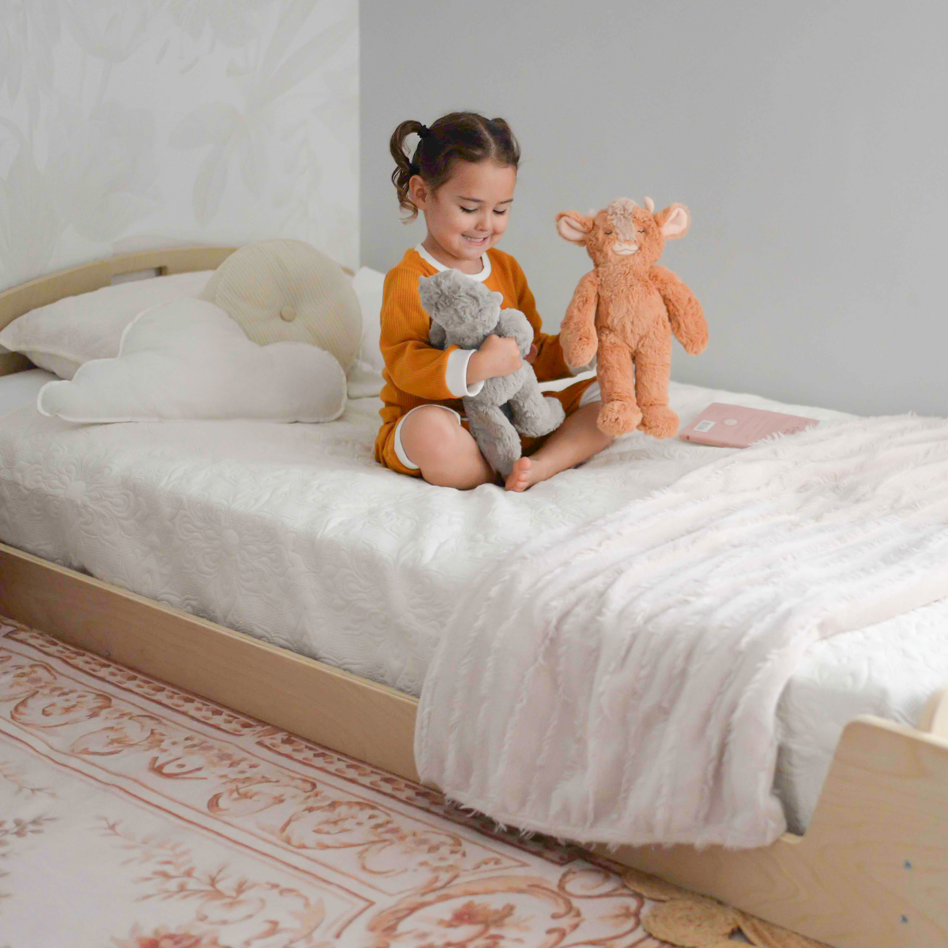 CHERRY JUNIOR - Montessori Floor Bed with Shelves Sapiens Child