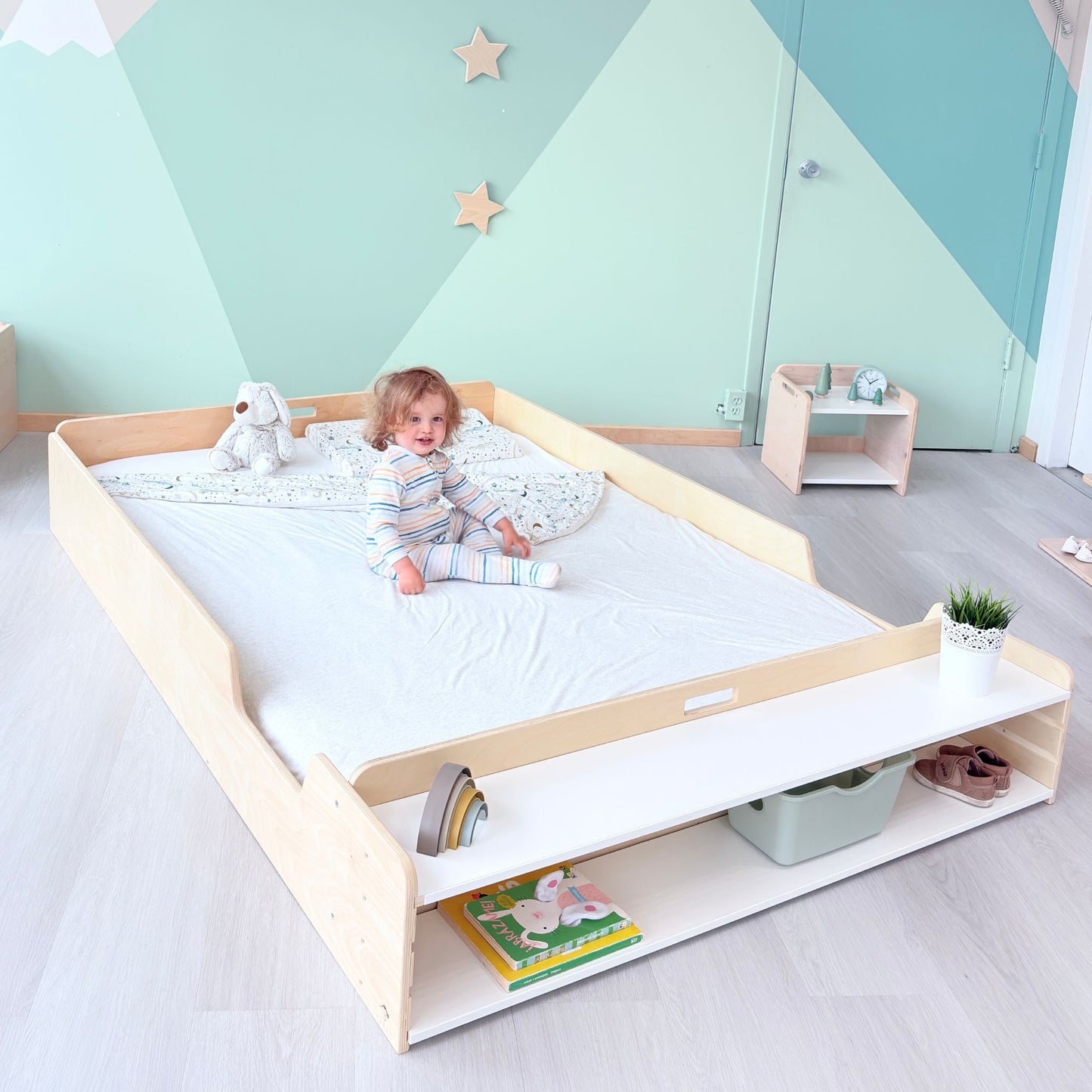 APPLE FULL - Montessori Floor Bed with Shelves