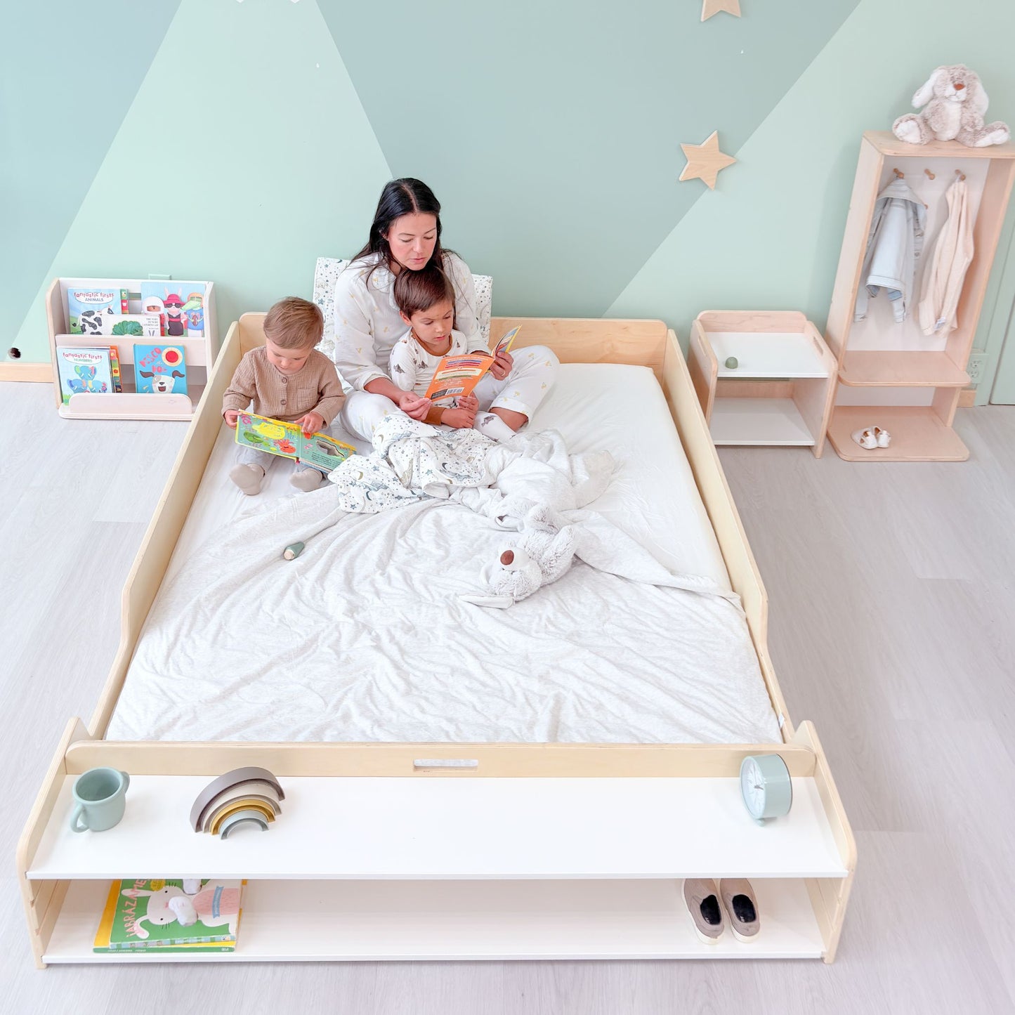 APPLE FULL - Montessori Floor Bed with Shelves