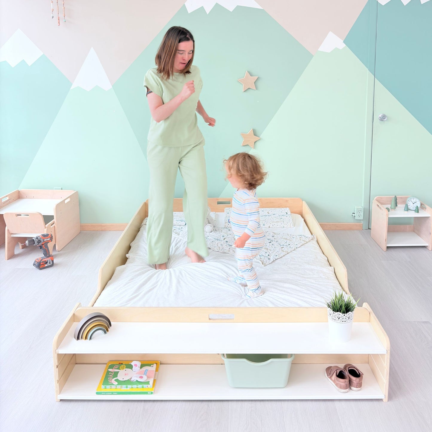 APPLE FULL - Montessori Floor Bed with Shelves