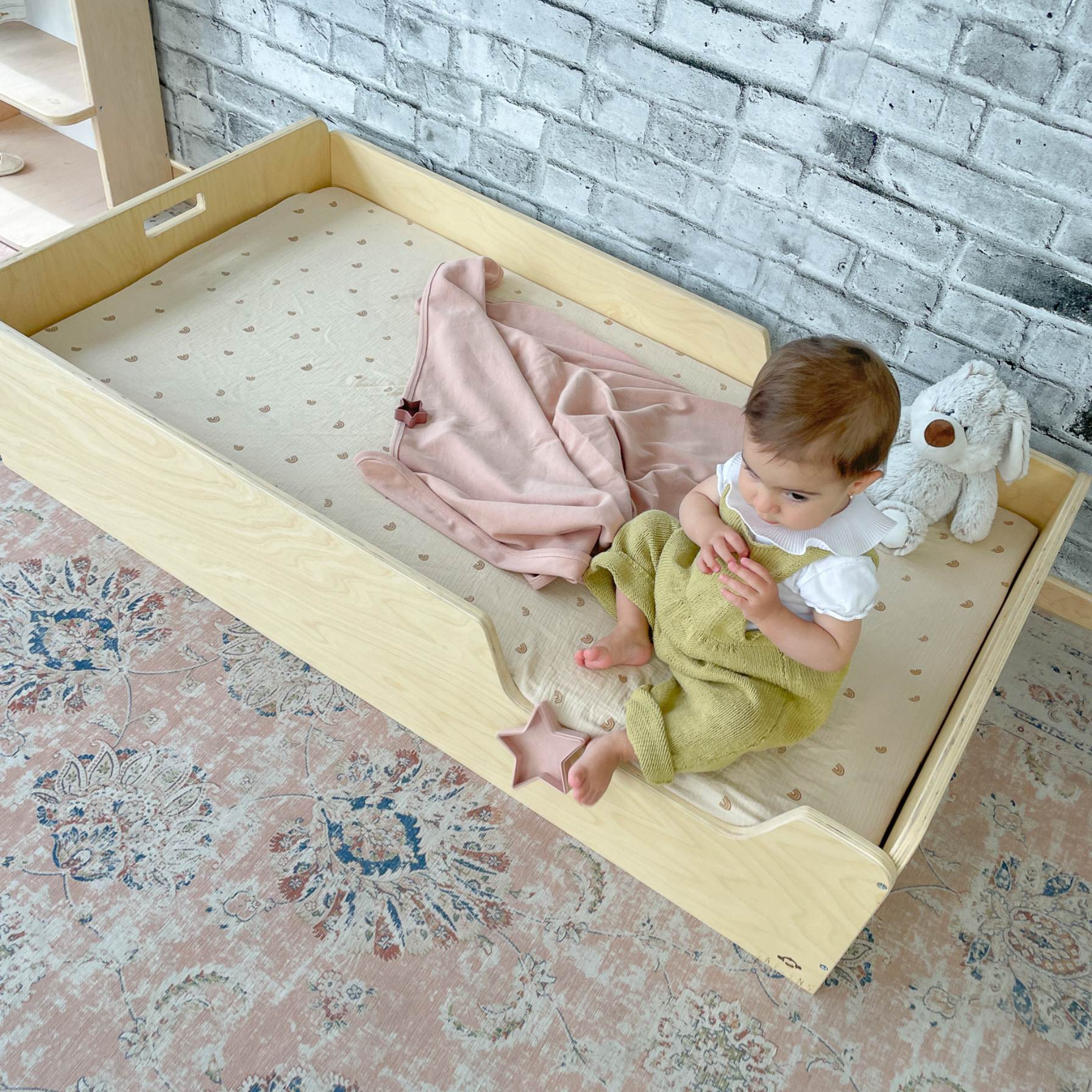 Apple Twin Montessori Floor Bed with Rails – Sapiens Child