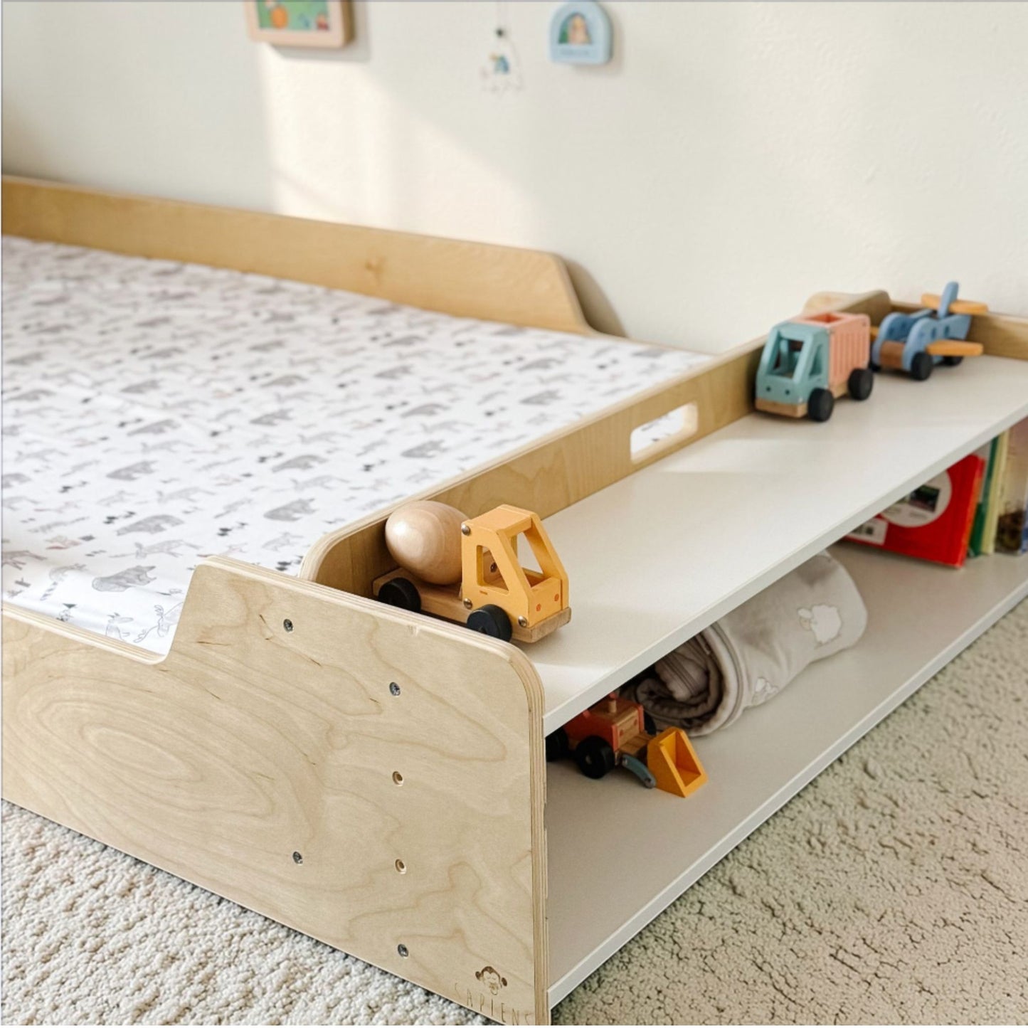 APPLE - Lit Montessori au sol avec barrières et étagères