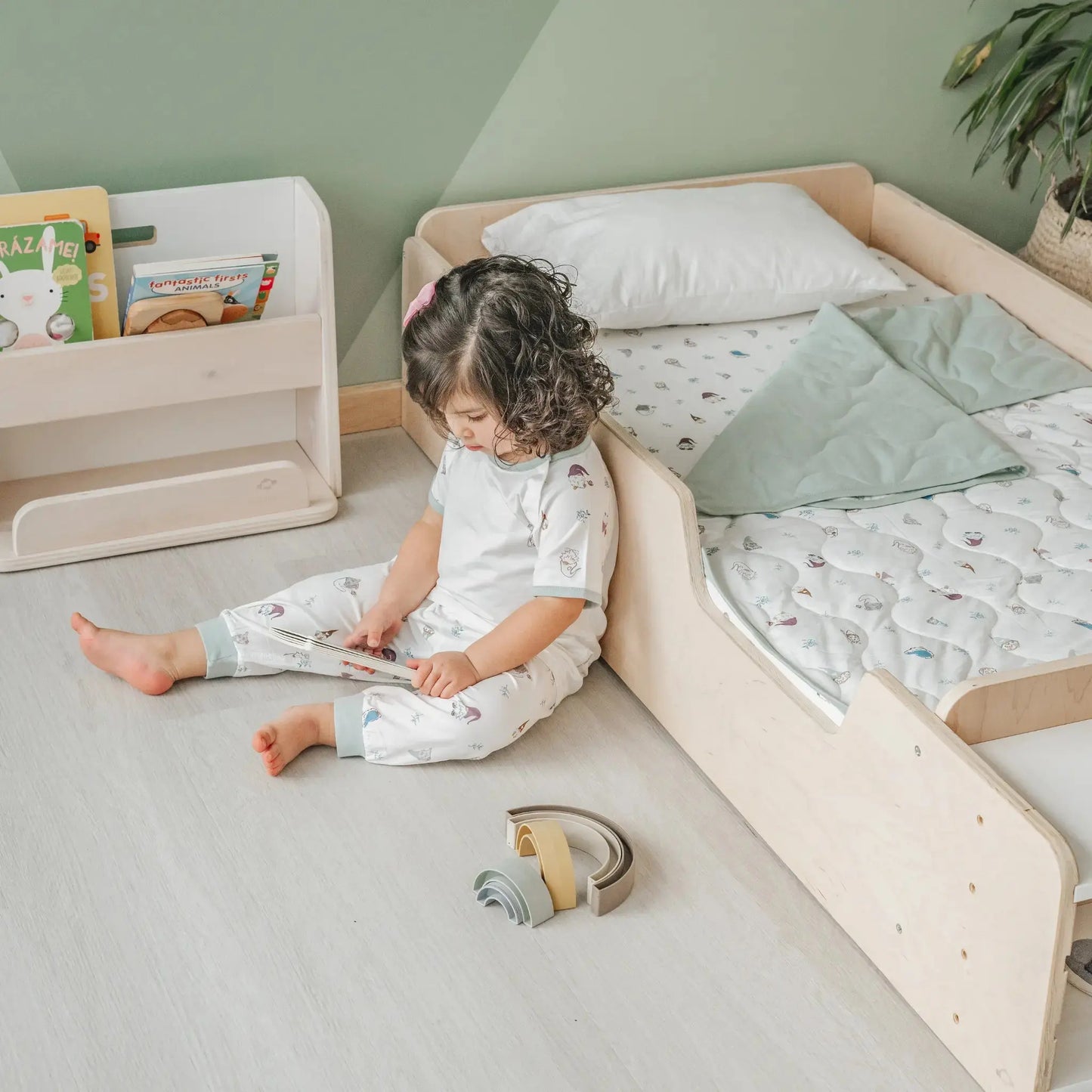 APPLE - Montessori Floor Bed with Rails Sapiens Child